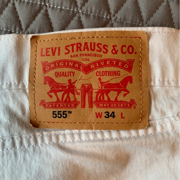 LEVIS White Jean Short Pants - Picture 4 of 4